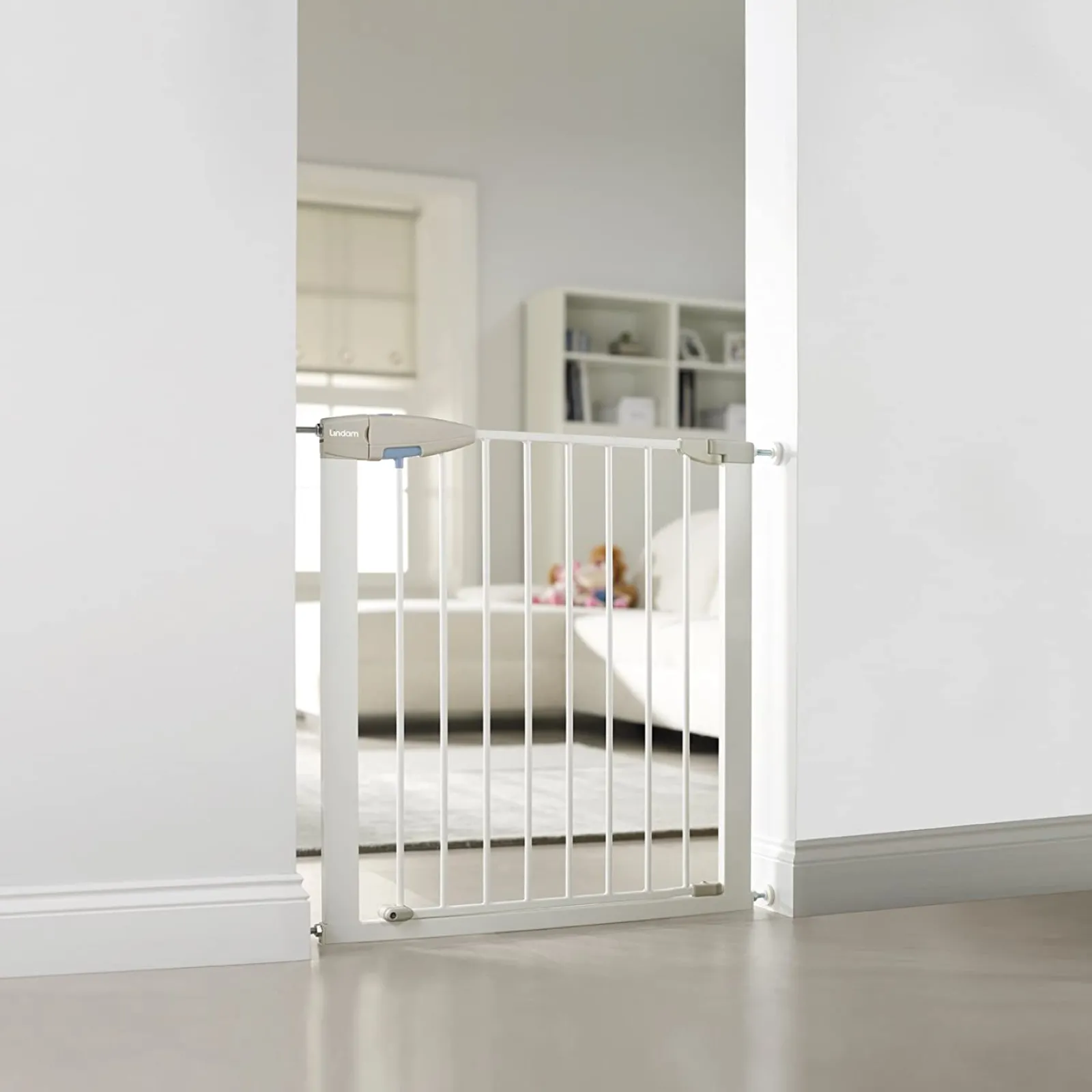 Little Helper Stair Gates & Baby Gates | Stair Gates & Baby Gates | Award-winning Lindam White Sure Shut Pressure Fit Stair Gate | Baby Gate | Extendable Safety Gate (76-82cm)