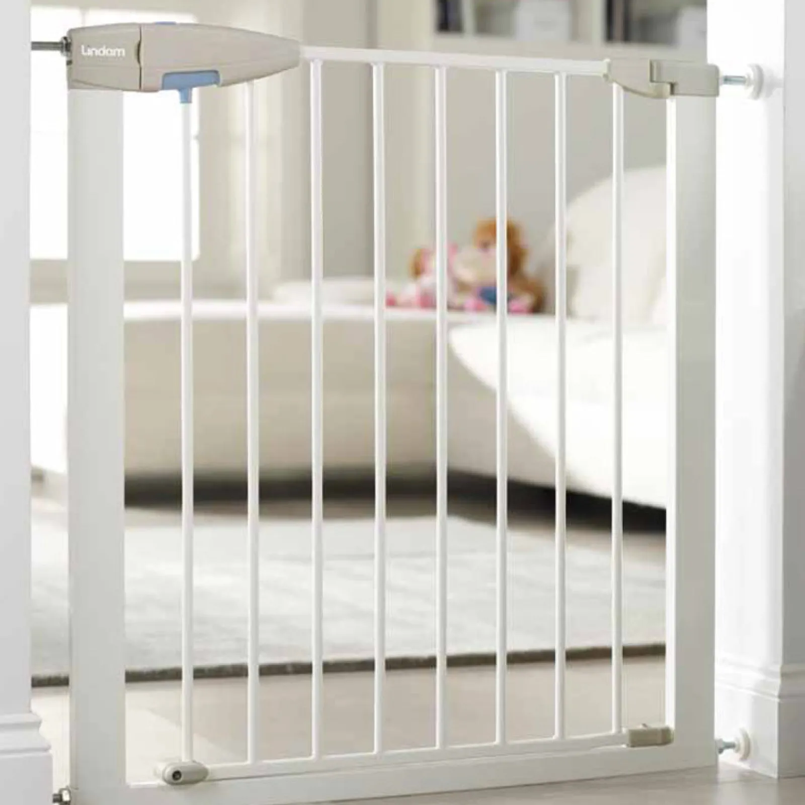 Little Helper Stair Gates & Baby Gates | Stair Gates & Baby Gates | Award-winning Lindam White Sure Shut Pressure Fit Stair Gate | Baby Gate | Extendable Safety Gate (76-82cm)