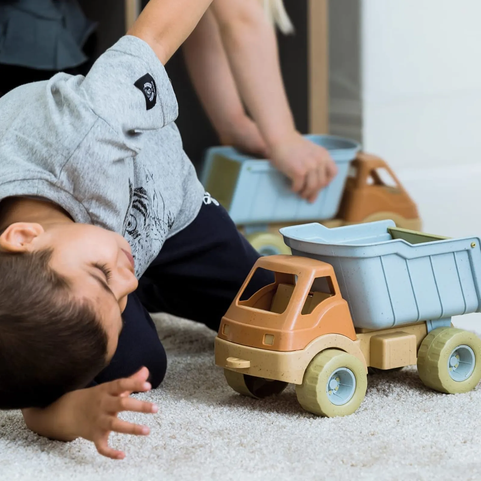 Little Helper Sand & Water Table & Sandpits & Mud Kitchens | Bio-Plastic 100% Recyclable Toy Truck | Outdoor and Indoor Toys | Tipper Truck