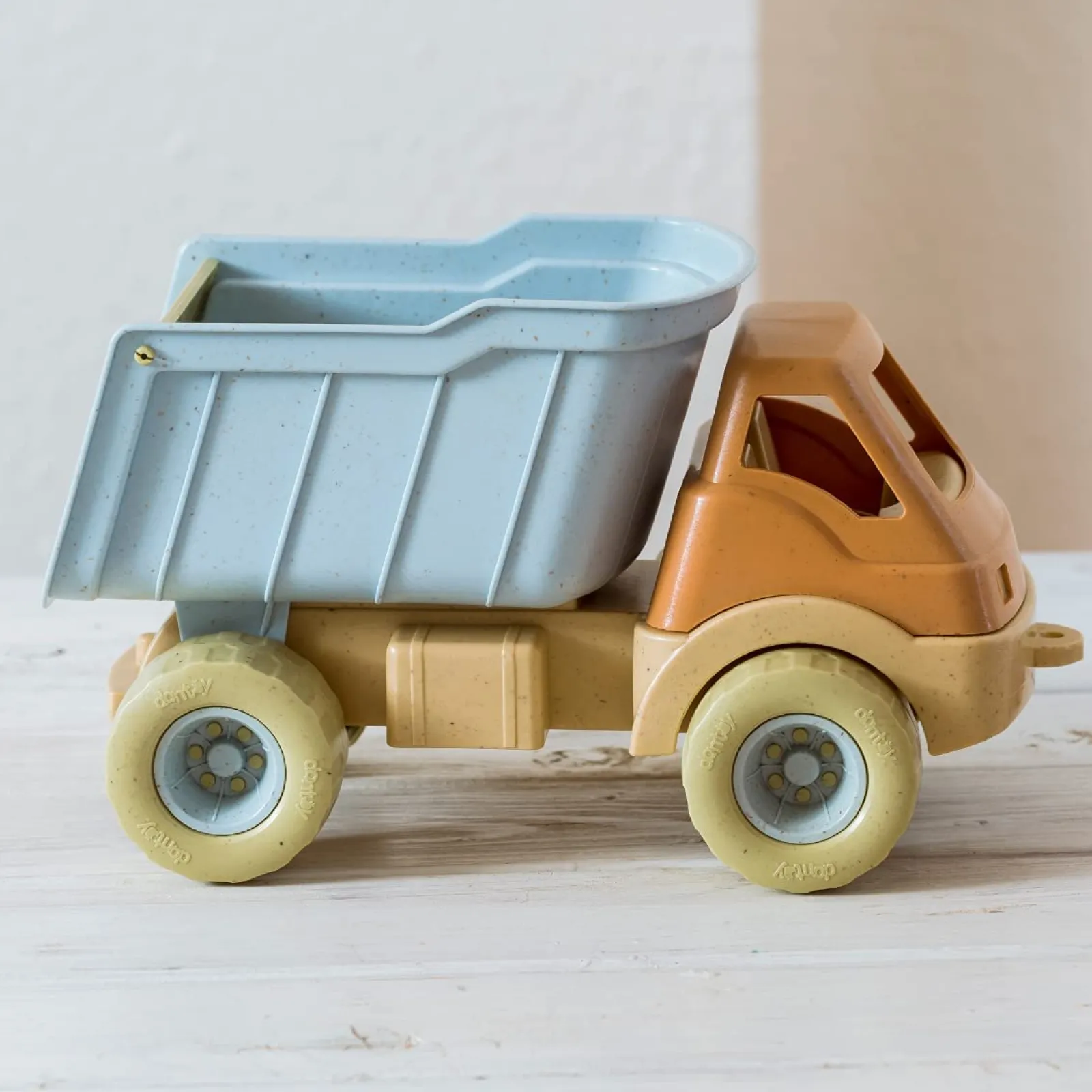 Little Helper Sand & Water Table & Sandpits & Mud Kitchens | Bio-Plastic 100% Recyclable Toy Truck | Outdoor and Indoor Toys | Tipper Truck