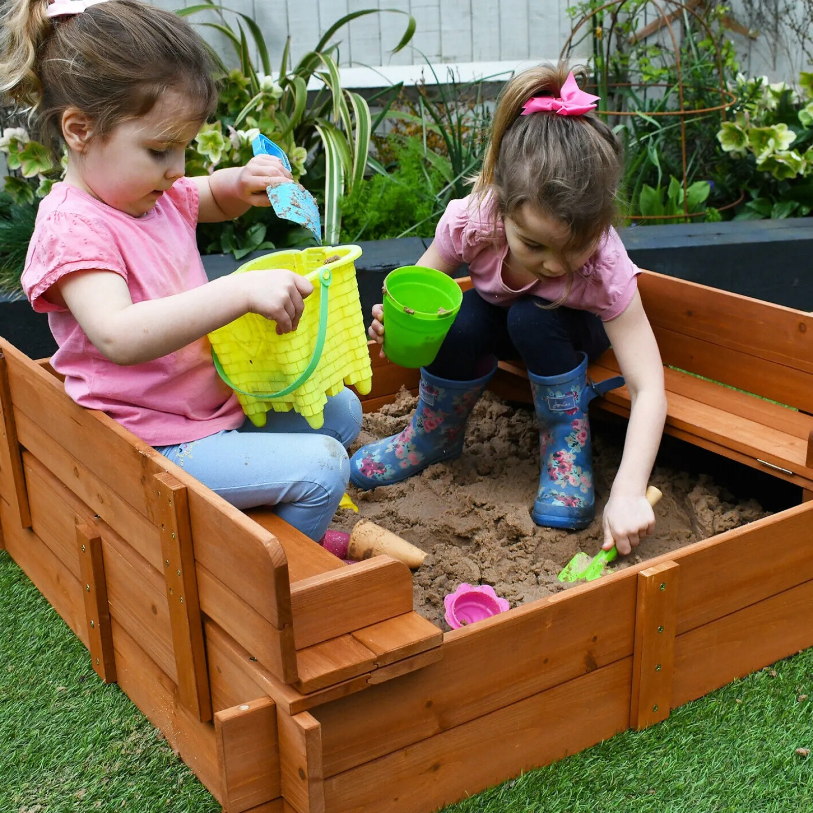 Little Helper Sand & Water Table & Sandpits & Mud Kitchens | Childrens Non-Allergenic Pre-Treated Wooden Sandpit with Lid and Seats | Outdoor Kids Sand Pit 3-8 years | 96 x 96cm