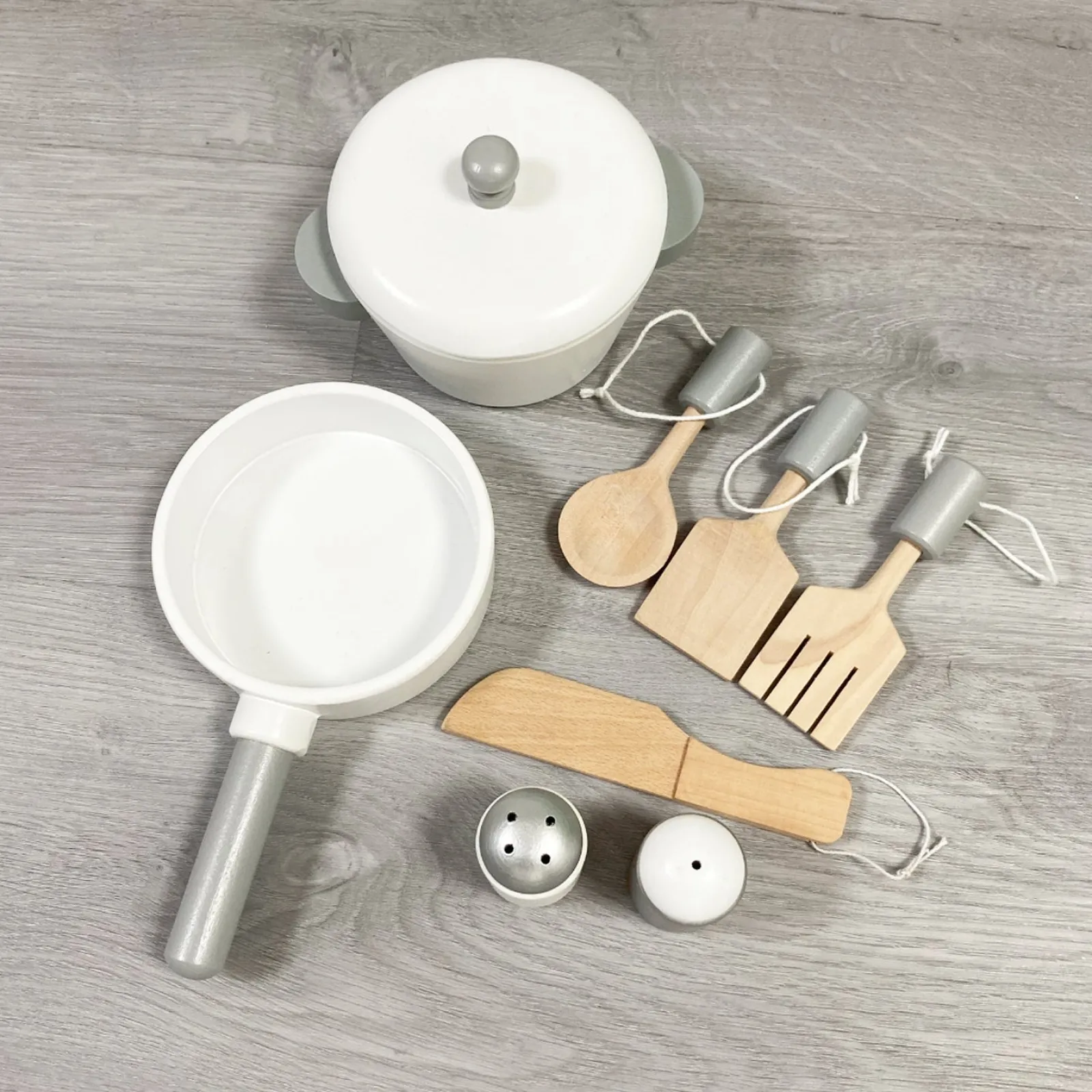 Little Helper Wooden Toys & Educational Toys | Toy Kitchens | Deluxe Montessori Eco Wooden Retro Toy Kitchen | Large number of Features & Accessories | Green