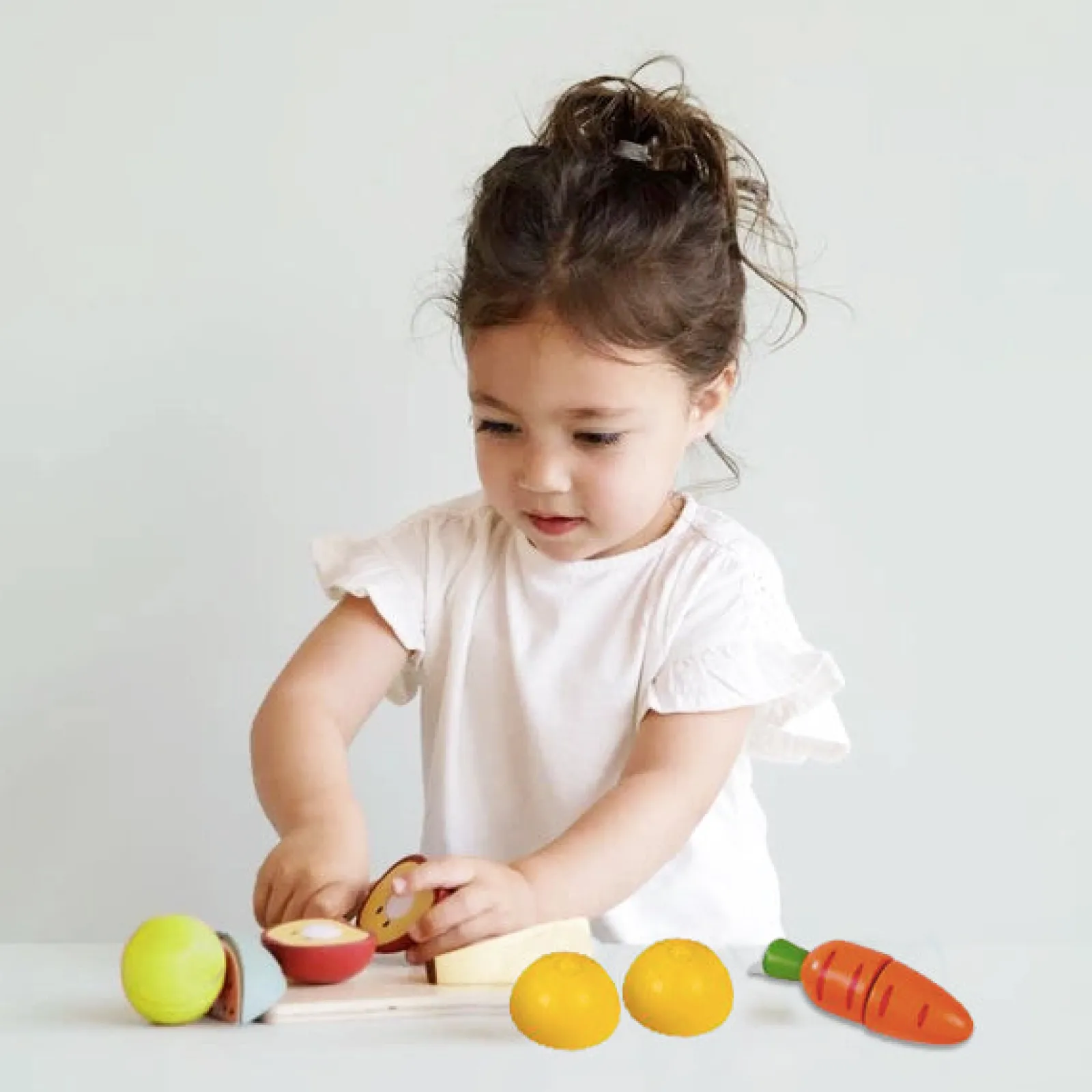 Little Helper Wooden Toys & Educational Toys | Role Play Toys & Pretend Play | 100% Eco Deluxe Kids Montessori Fruit Veg Play Food Set | Mini Colander | Kiddy Knife | Chopping Board & Crate