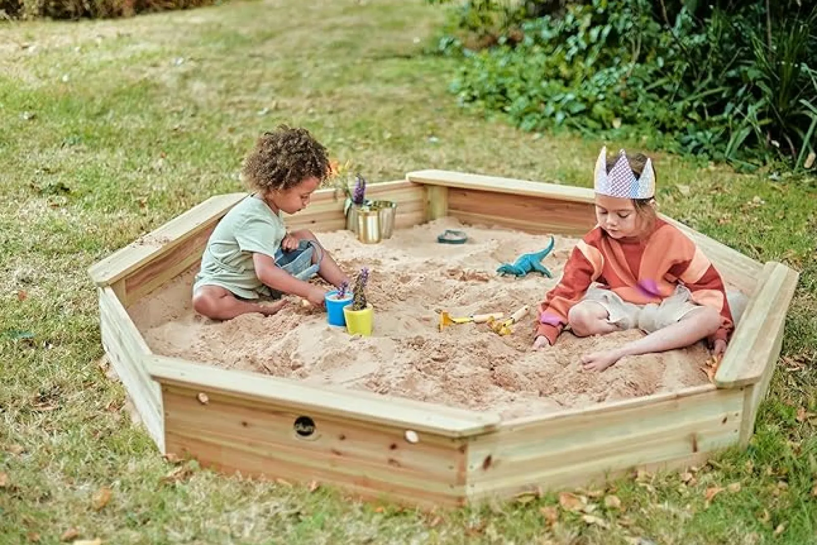 Little Helper Sand & Water Table & Sandpits & Mud Kitchens | Giant Octaganol Eco FSC Wooden Sandpit with Waterproof Cover | 1.5m diameter | 18m+