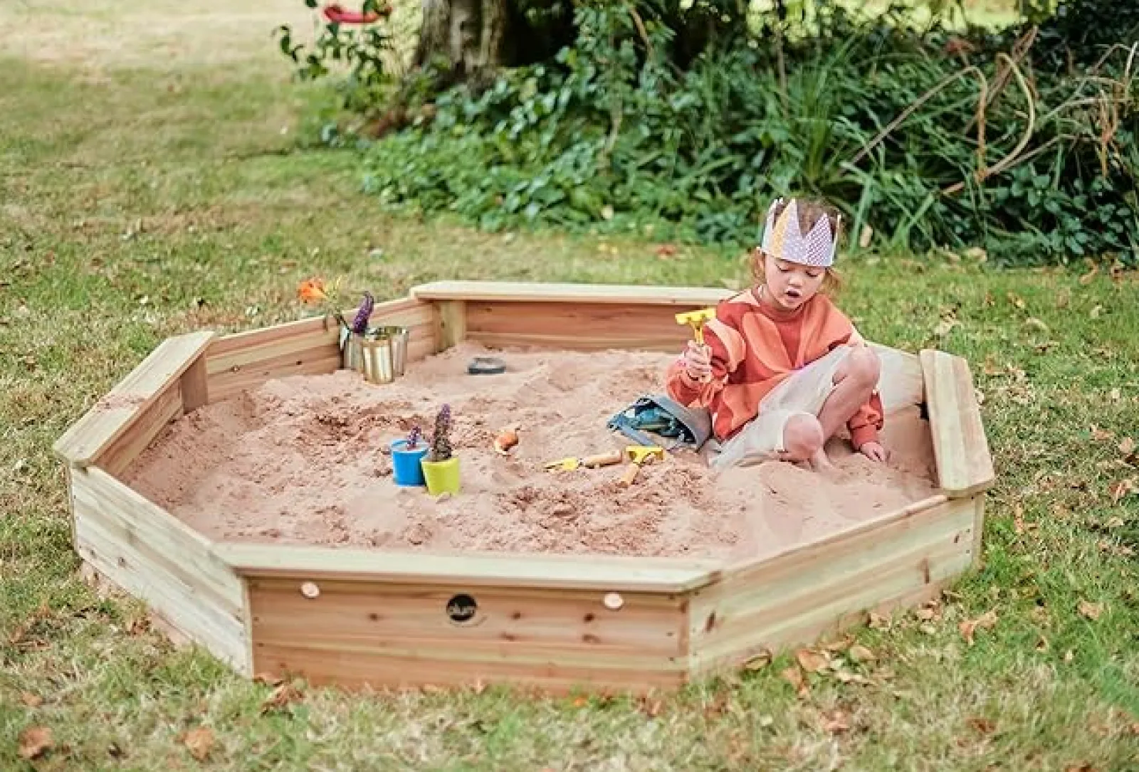Little Helper Sand & Water Table & Sandpits & Mud Kitchens | Giant Octaganol Eco FSC Wooden Sandpit with Waterproof Cover | 1.5m diameter | 18m+