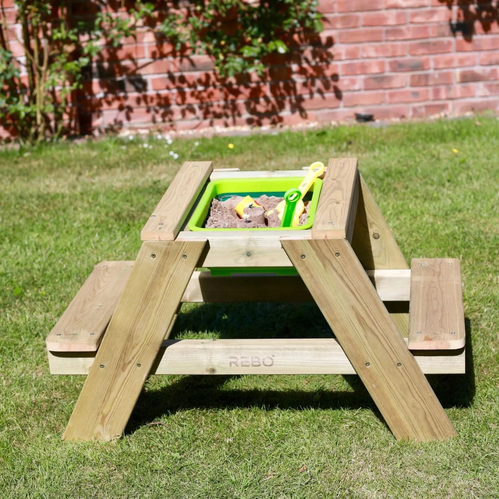 Little Helper Sand & Water Table & Sandpits & Mud Kitchens | High Quality Montessori 4-in-1 Eco Wooden 2 Seater Picnic Bench, Water Station, Sandpit & Mud Kitchen + Lid | 3 Years +