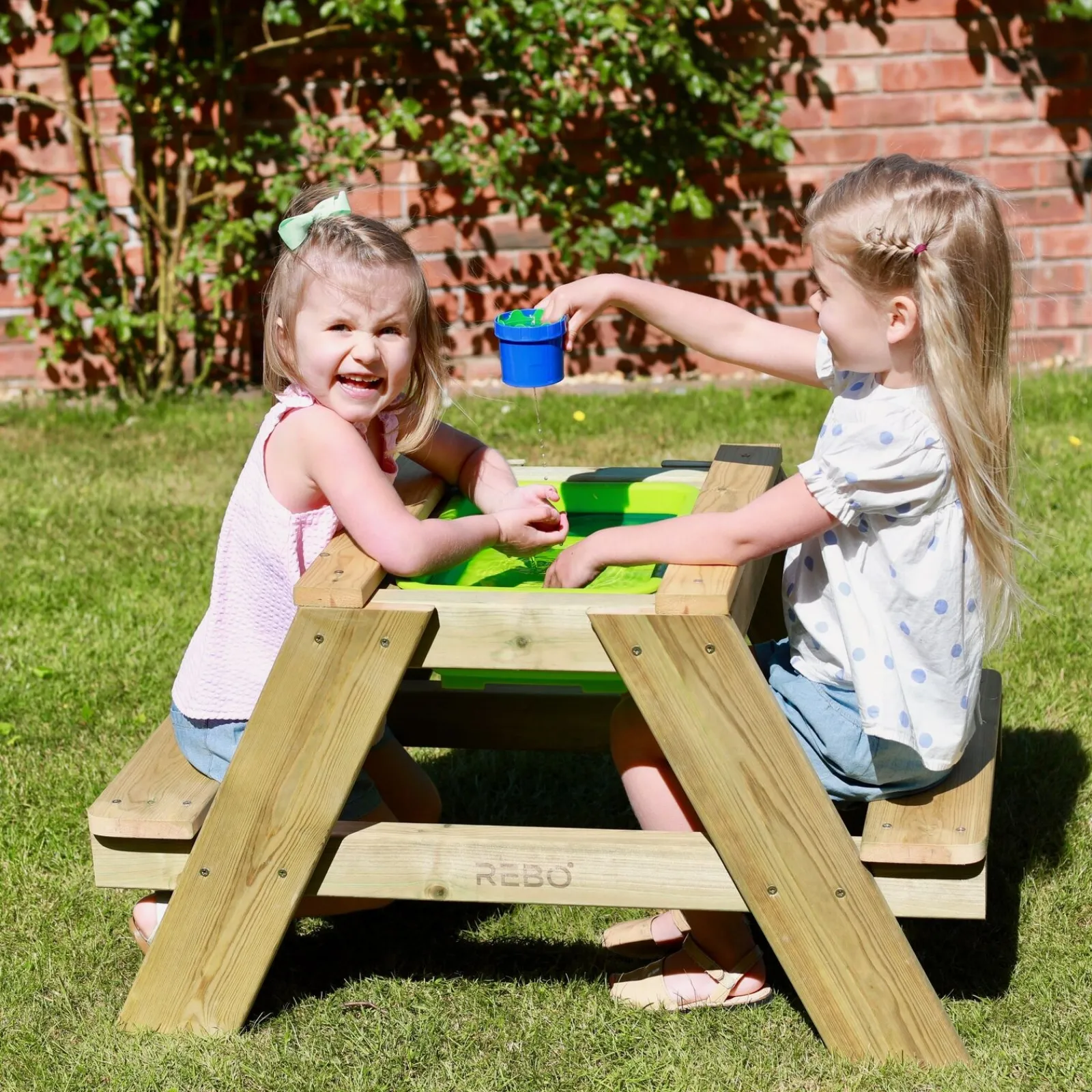 Little Helper Sand & Water Table & Sandpits & Mud Kitchens | High Quality Montessori 4-in-1 Eco Wooden 2 Seater Picnic Bench, Water Station, Sandpit & Mud Kitchen + Lid | 3 Years +