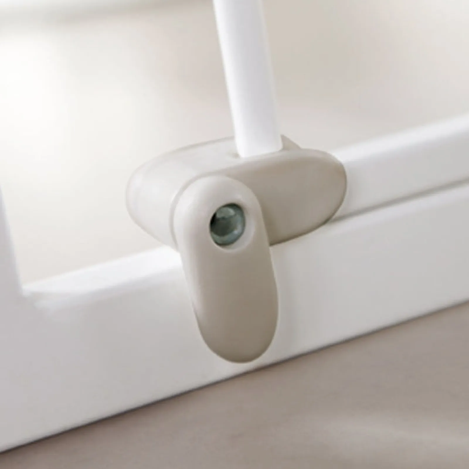 Little Helper Stair Gates & Baby Gates | Stair Gates & Baby Gates | Lindam Sure Shut Axis Gate | Baby Gate | White Stair Gate (75-82cm)