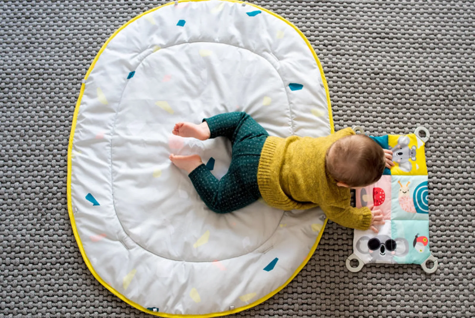Little Helper Baby Play Gyms & Tummy Time & Activity Centres | Magical Memories | Multi-Sensory Baby Activity Gym | Baby Play Mat | Baby Gym