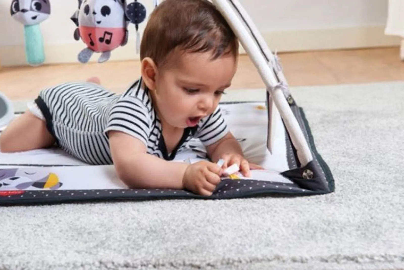Little Helper Montessori Toys & Products | Baby Play Gyms & Tummy Time & Activity Centres | Monochrome Montessori | Modern Baby Activity Gym | Baby Play Mat | Baby Gym
