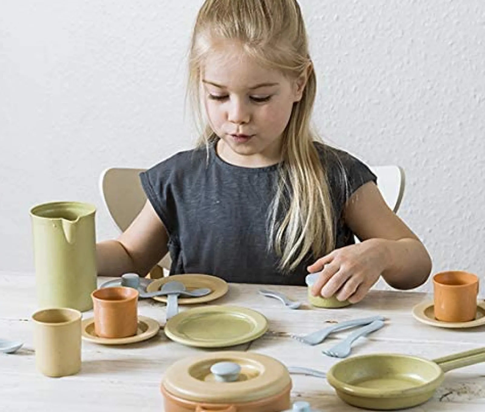 Little Helper Sand & Water Table & Sandpits & Mud Kitchens | Role Play Toys & Pretend Play | Montessori 22 Piece 100% Recyclable BIOPlastic Kids Tea Set | Play Food Set | 2 years+