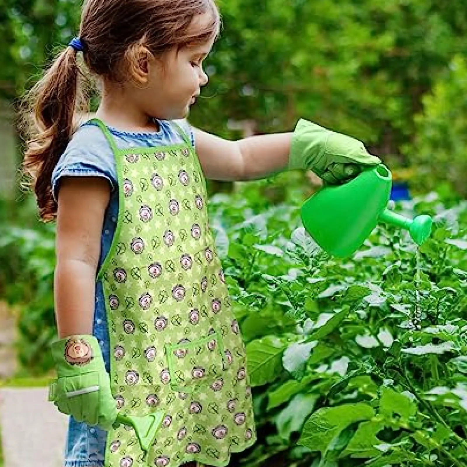Little Helper Sand & Water Table & Sandpits & Mud Kitchens | Montessori 7 Piece Sand Pit Set & Garden Toy Tool Set | Apron | Can | Gloves | Tools | 3 years+