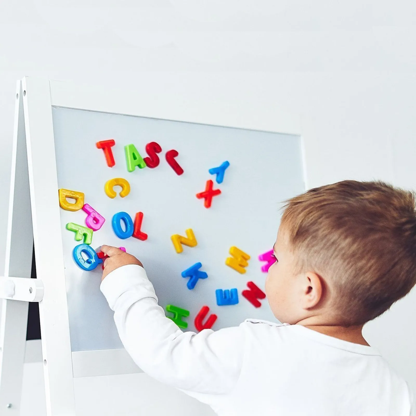 Little Helper Kids Arts & Crafts & Accessories | Easels & Accessories | Montessori Double Sided Wooden Easel | Magnetic | Whiteboard, Magnets & Chalk | White | 98cm high