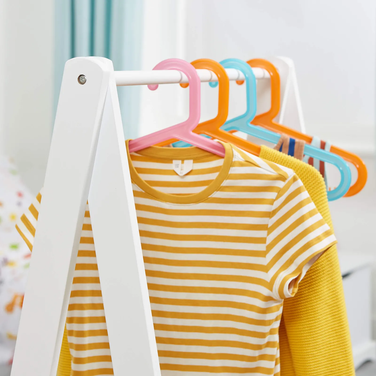Little Helper Montessori Toys & Products | Role Play Toys & Pretend Play | Montessori Wooden Childrens Clothes Rail with Storage | Dress up Rail | 98cm High