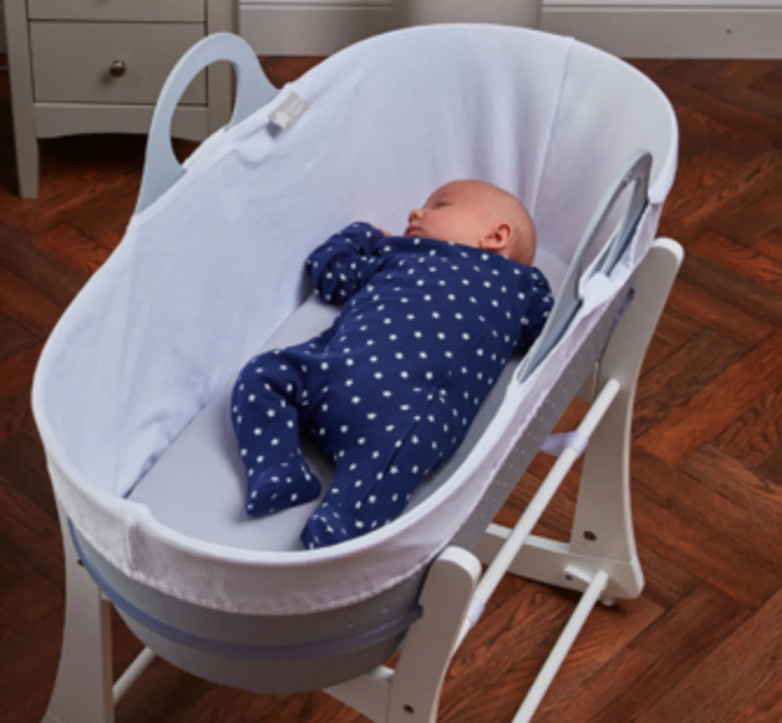 Little Helper Moses Baskets & Stands | Moses Basket With Waterproof Mattress | Whisper Grey
