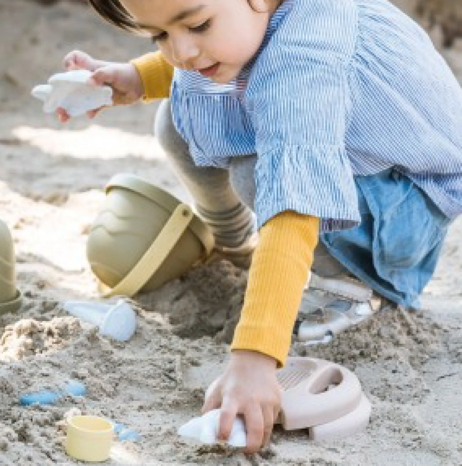 Little Helper Sand & Water Table & Sandpits & Mud Kitchens | 4 Piece 100% Recyclable BIOPlastic Sand & Water Play Set | Outdoor Sand Pit Toys | 2 years+