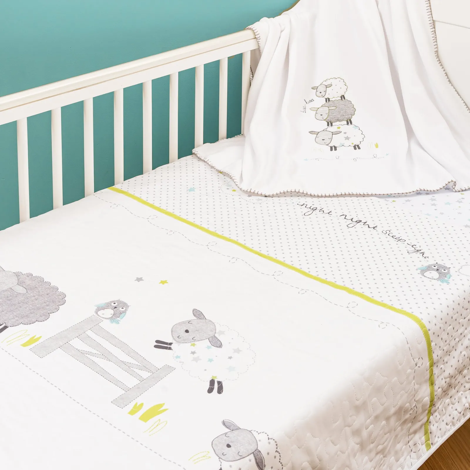 Little Helper Baby Bedding | 3 Piece Cot Bed Bedding Set | Quilt/Coverlet, Fitted Sheet & Fleece Blanket "Sleepy Sheep"